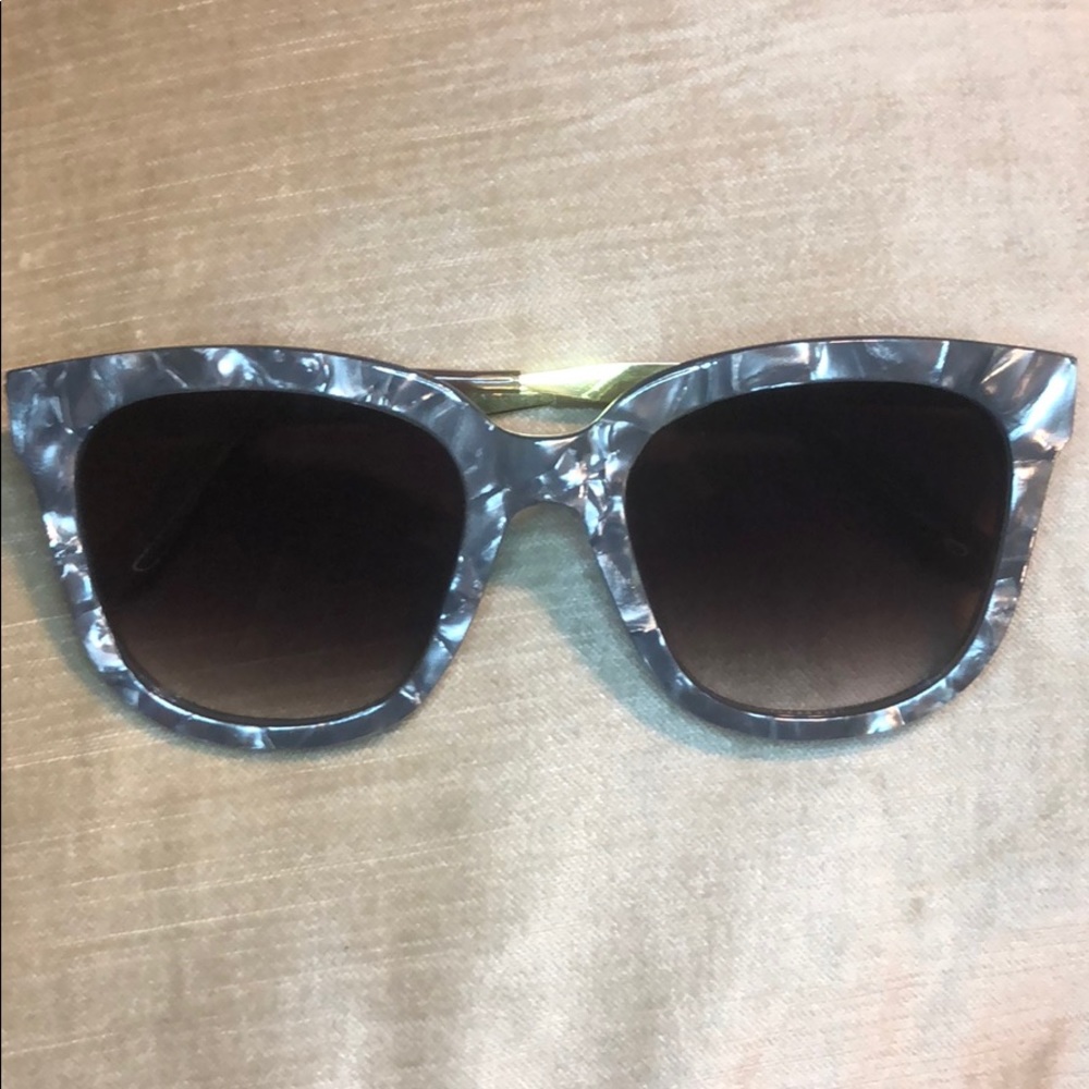 GREY AND GOLD TORTOISE FRAME SUNGLASSES NEW